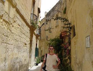 Ivan devant l'auberge d'Angleterre